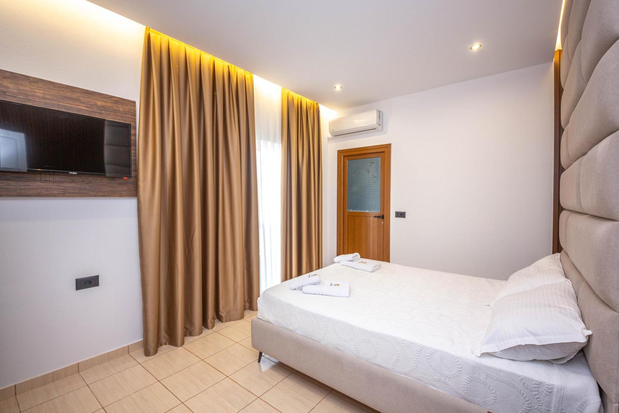Hotel New Crystal Ksamil Exterior foto